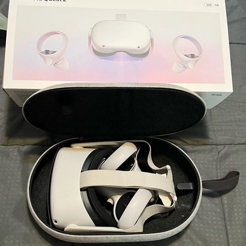 Oculus Quest 2 VR Headset - White and Black